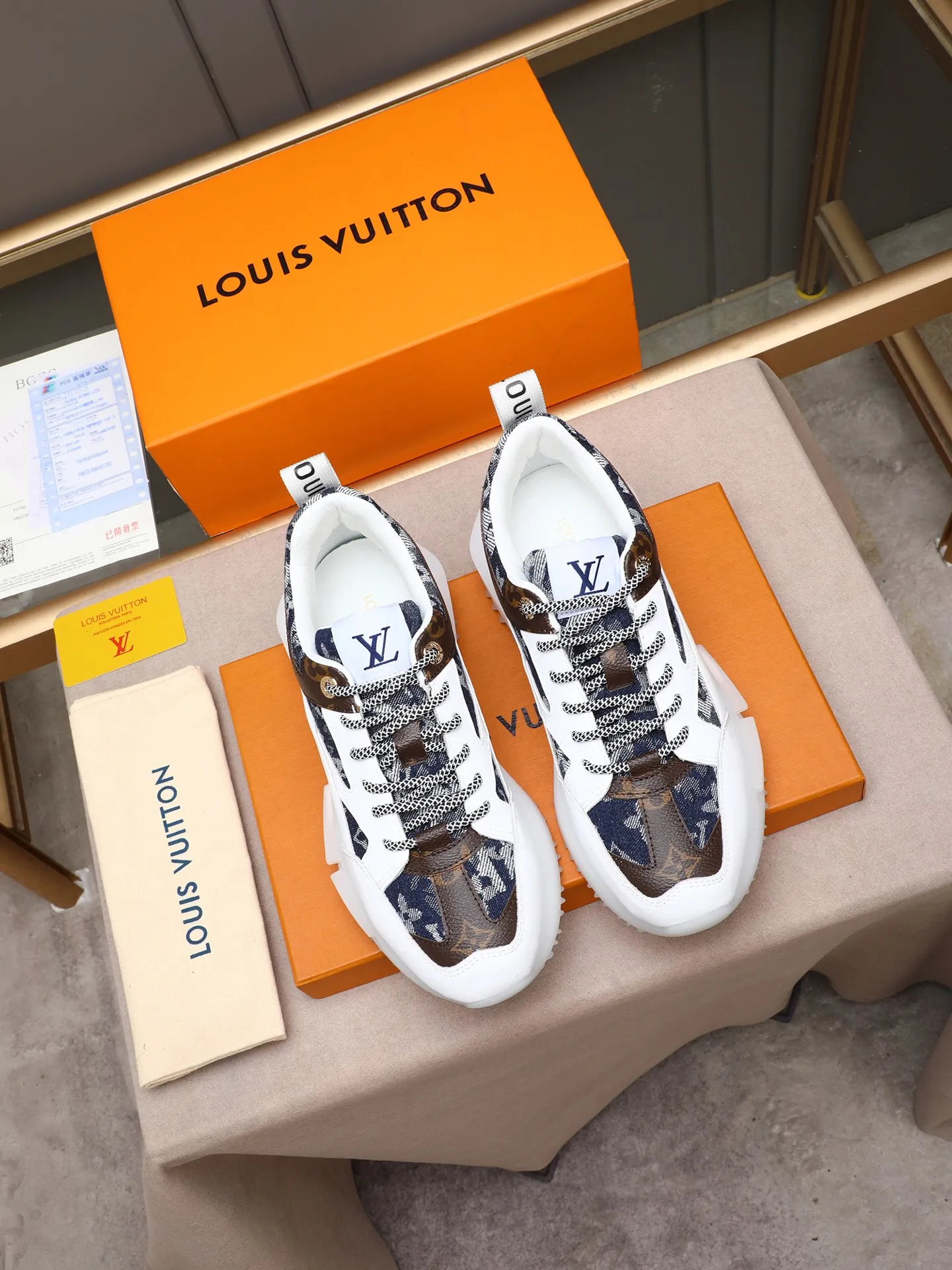 Men's shoes 💰460 [LV] Made of imported L special fabric spliced ​​with cowhide and comfortable mesh lining. Privately molded foam TPU outsole, super light and comfortable on the feet! Perfect last shape, generous and fashionable design, 4 colors available! Code number: 38–44 (45 customized